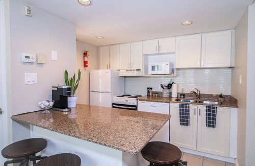 Craigleith Apartment | Mountainside Retreat - Ski in/out - Endless Coffee