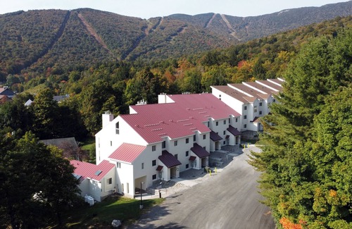 Warren Condo | Mountainside Condo at Sugarbush Vt Walk to Resort!