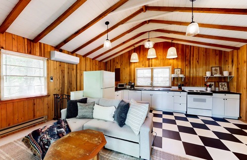 Topton House | Mountainside escape with Nantahala Lake views & serene deck - dog-friendly
