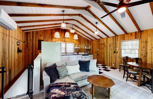 Topton House | Mountainside escape with Nantahala Lake views & serene deck - dog-friendly