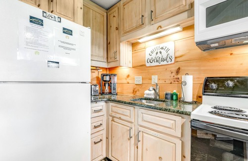 Sugar Mountain House | Mountainside house with ski slope access and gas fireplace