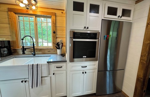Cleveland Cabin | Mountainside Retreat with Mountain Views, Charming cabin with WiFi, AC