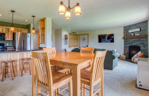 Jackson Condo | Mountainside Sunset Retreat close to area hiking and multiple ski resorts!