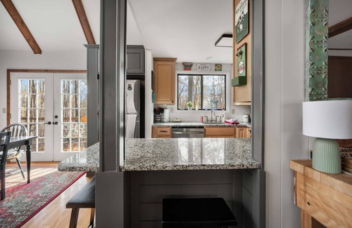 Berkeley Springs Ski Chalet | Mountainside w/Fireplace, Fire Pit, Deck, & WiFi