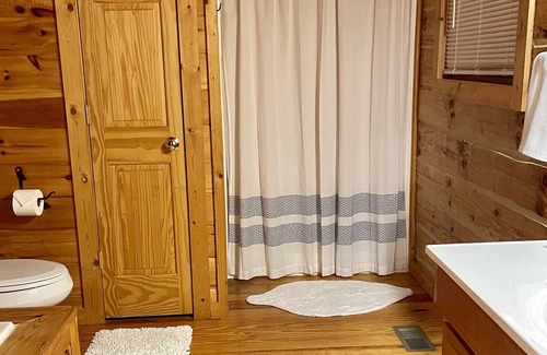 Hays Cabin | Mountaintop cabin near Stone Mountain State Park and Roaring River Vineyards