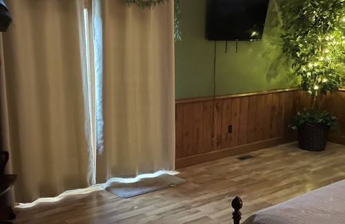 Stollings Cabin | Mountaintop Cabin with pool, cinema room, Full Bar, Billiards, Kitchen, Sleeps 6