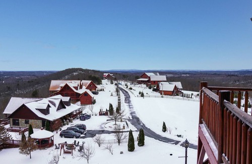 Dobson Cabin | MountainTop Compound Groups,Corporate Retreat,Weddings,Churches 10-40BR,n66 Beds