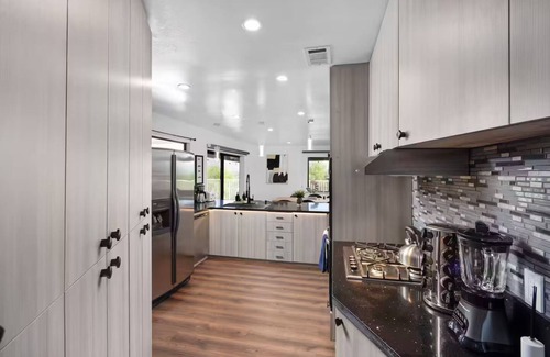 San Bernardino House | Mountaintop Pool Paradise - Mins to NOS Center