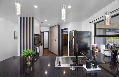 San Bernardino House | Mountaintop Pool Paradise - Mins to NOS Center