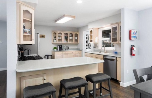 Seward House | MountainView Getaway - Spacious Home, Sleeps 11
