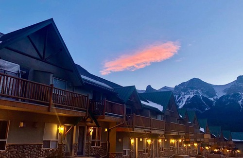 Harvie Heights Ski Chalet | MountainView/Private Chalet/Sleep 7/5 min from Canmore/2min to Banff gate