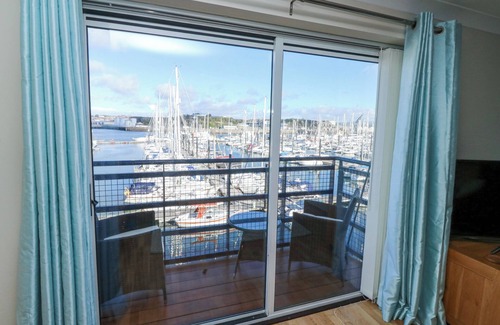 Turnchapel Cottage | MOUNTBATTEN HOUSE, family friendly in Mount Batten