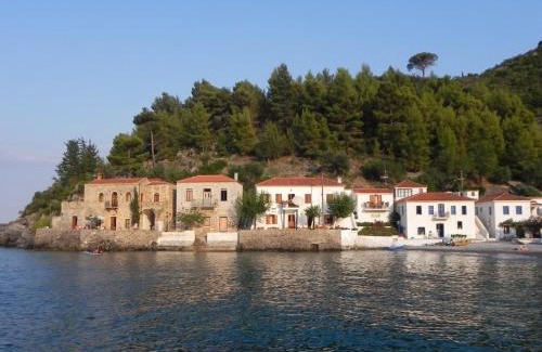 Charakas House | MOURAGIO