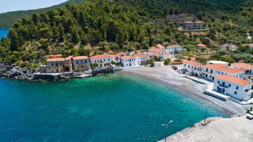 Charakas House | MOURAGIO