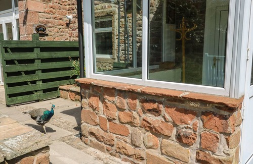 Carlisle Cottage | MOUSEHOLE COTTAGE, pet friendly, with a garden in Armathwaite