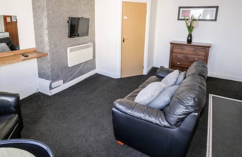 Bridlington Old Town Apartment | MOWBRAY 4, pet friendly, country holiday cottage in Bridlington