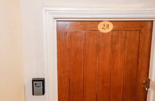 Bridlington Old Town Apartment | MOWBRAY 6, pet friendly, country holiday cottage in Bridlington