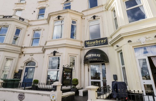 Bridlington Old Town Apartment | MOWBRAY 6, pet friendly, country holiday cottage in Bridlington