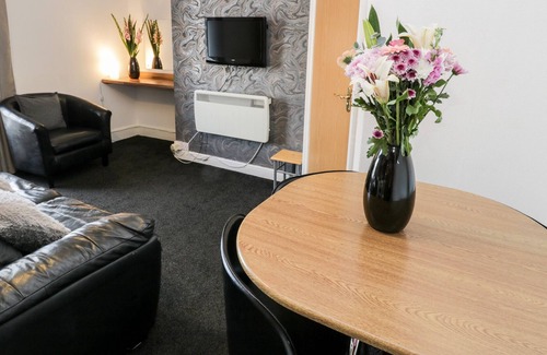 Bridlington Old Town Apartment | MOWBRAY 8, pet friendly, country holiday cottage in Bridlington