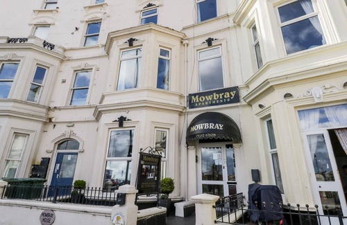 Bridlington Old Town Apartment | MOWBRAY 8, pet friendly, country holiday cottage in Bridlington