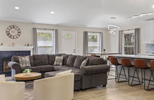 Oswego House | Moxie- w/Game Room- 4 Kings, Sleeps 15