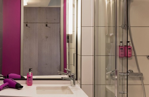Leinfelden-Echterdingen Hotel | MOXY Stuttgart Airport/Messe