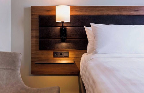 Leinfelden-Echterdingen Hotel | MOXY Stuttgart Airport/Messe