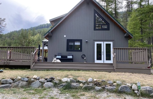 East Kootenay House | Moyie Lake Cabin