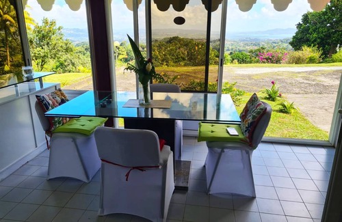 Saint-Joseph House | 260 m² House ∙ 2 bedrooms ∙ 4 guests