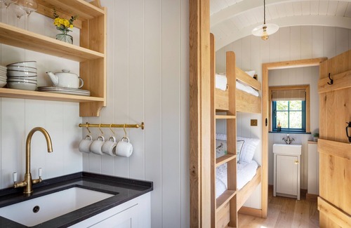 Baslow Cottage | Mr McGregor’s Garden Shepherd's Hut/Chatsworth