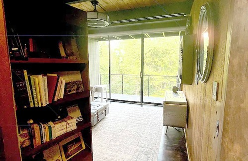 Lincoln House | Mr. Swanky Mid Modern Century/5 Decks/190" 4K Screen