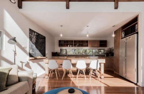 Trevallyn House | Mr Wooden Box Bush Retreat 5 minutes from the CBD