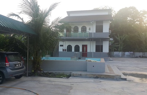 Merbau Sempak House | MRI Homestay Sg Buloh - 3 Bed/2 Bath 1F