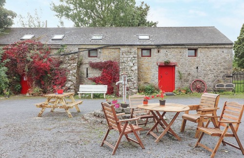 Ardfinnan Apartment | MRS DELANEY'S LOFT, pet friendly in Ardfinnan, County Tipperary