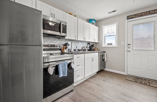 Chincoteague House | Ms Kitty's Bayside Bungalow, Park, Pet Friendly