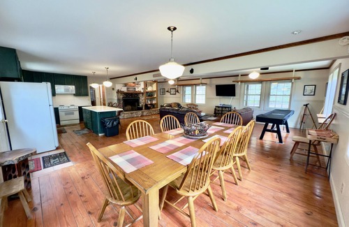 Old Timberline House | MS106-Equisitely Private! Dolly Sods Access! Hot Tub! Pets Ok!