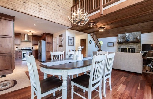 Deep Gap Cabin | MsBeeHavin'*Views*Hiking*Pets OK*3Bd/3BA