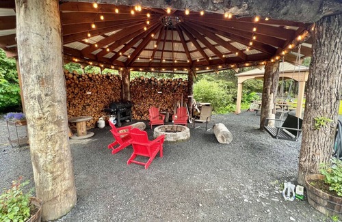 Bear Creek Cabin | Mt. Alice Cozy cabin #2 of #3 built new in 2023.