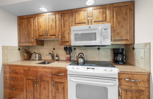 Century West Condo | Mt Bachelor Village Resort w pool and hot tub, remodeled