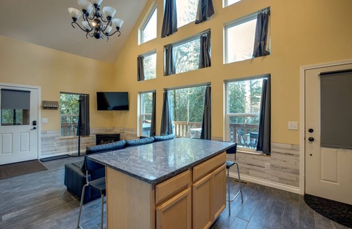 Warnick House | Mt. Baker Lodging Cabin 2- Sleeps 8!