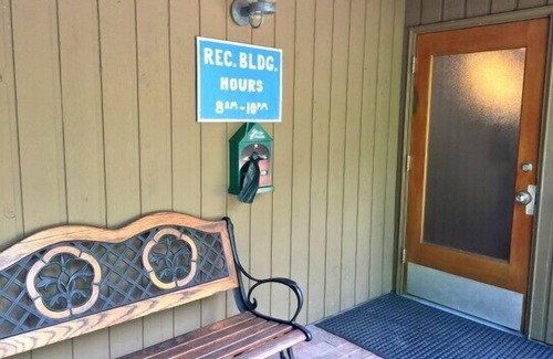 Glacier Apartment | Mt. Baker Lodging Condo 14 - Sleeps 6!