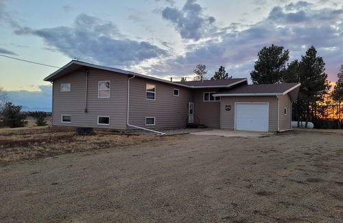 Roy House | MT Breaks Bunkhouse, secluded 4-bed house, minutes from Missouri River, NE Roy