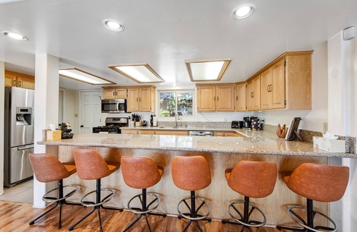 Big Bear City Ski Chalet | Mt Doble Dream Home ~ Spacious home with fenced yard, hot tub, firepit, grill, game room