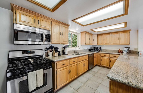 Big Bear City Ski Chalet | Mt Doble Dream Home ~ Spacious home with fenced yard, hot tub, firepit, grill, game room