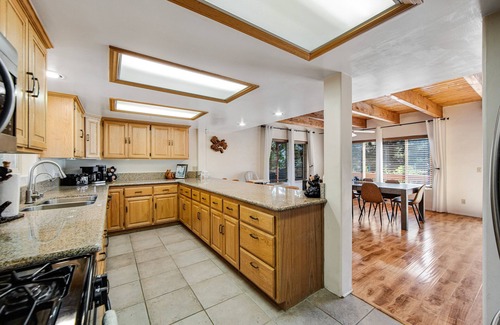 Big Bear City Ski Chalet | Mt Doble Dream Home ~ Spacious home with fenced yard, hot tub, firepit, grill, game room