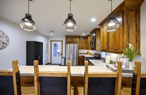 Broken Bow Cabin | Mt Fork Riverfront Tri-Level 3 Bedroom with Hot Tub, Game Room and Kayaks