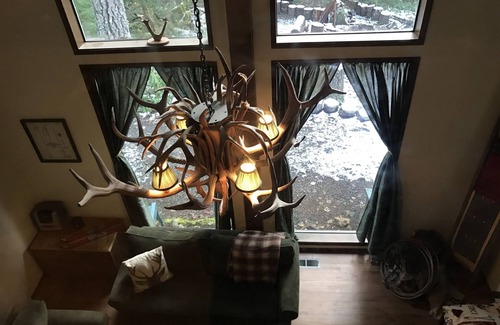 Rhododendron House | Mt. Hood Retreat on the Sandy River next to Resort