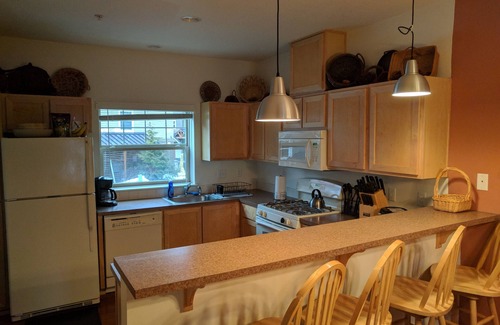 Government Camp House | Mt Hood Townhouse. 3 bd end-unit. Hottub & Pool