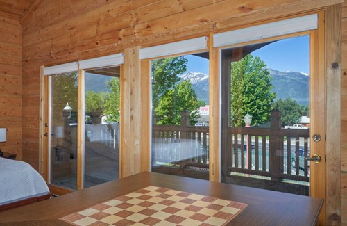 Joseph Condo | Mt. Joseph Lodge in Downtown Joseph: Unit #8