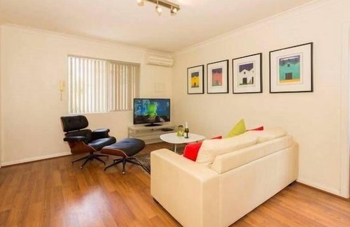 Inglewood Apartment | Mt Lawley Superb 2 BR Minutes to CBD 1,great restaurants coffee shops clubs